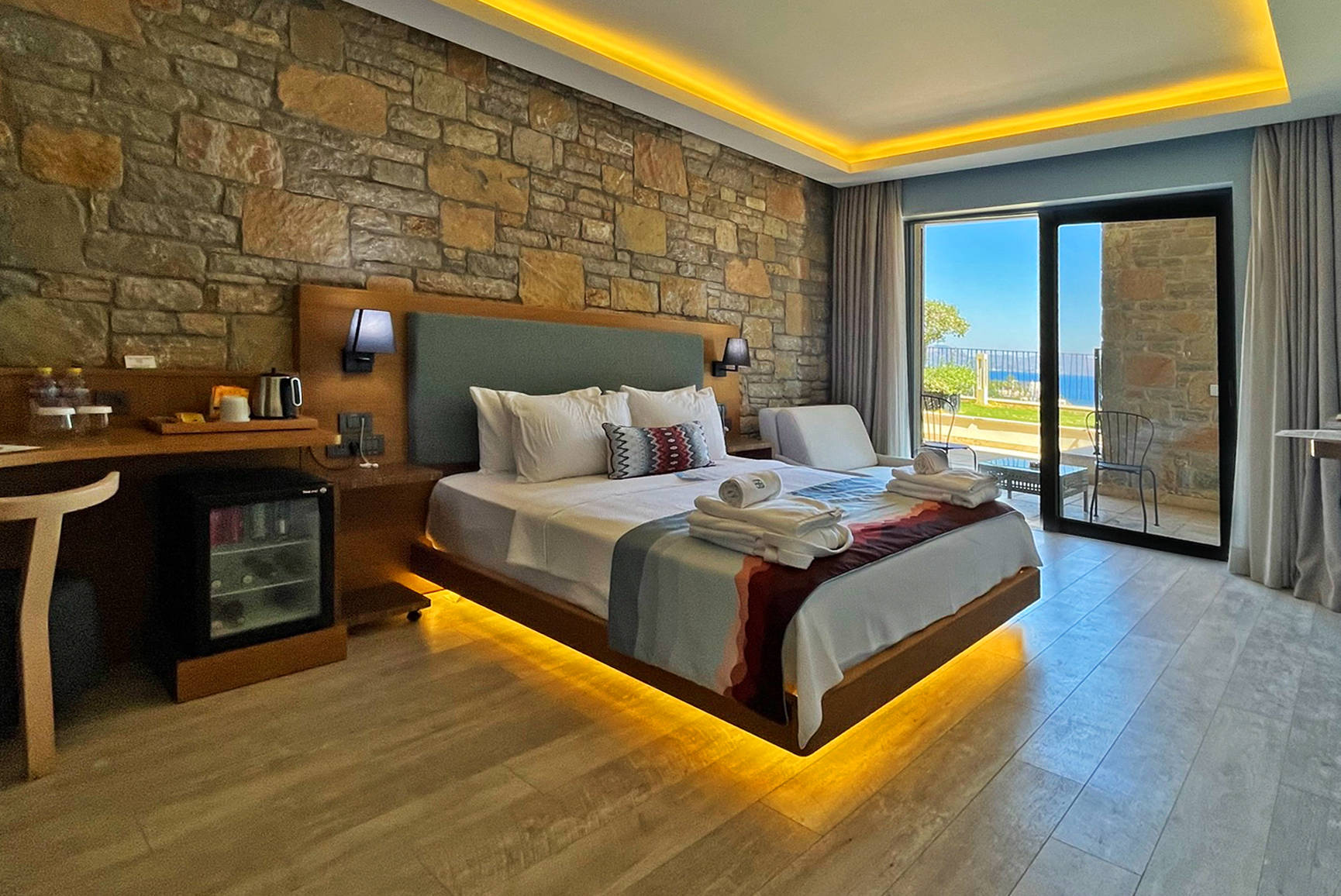 Engelsiz Oda Cape Krio