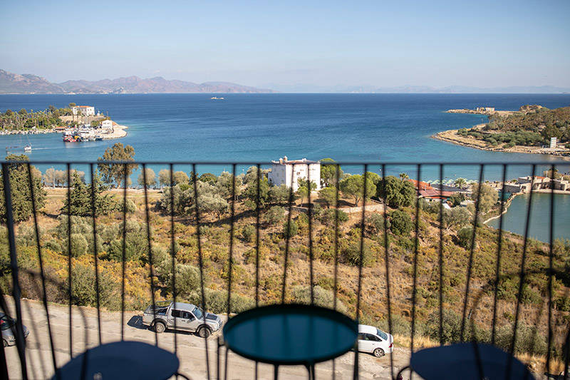 Kylix Pool Bar