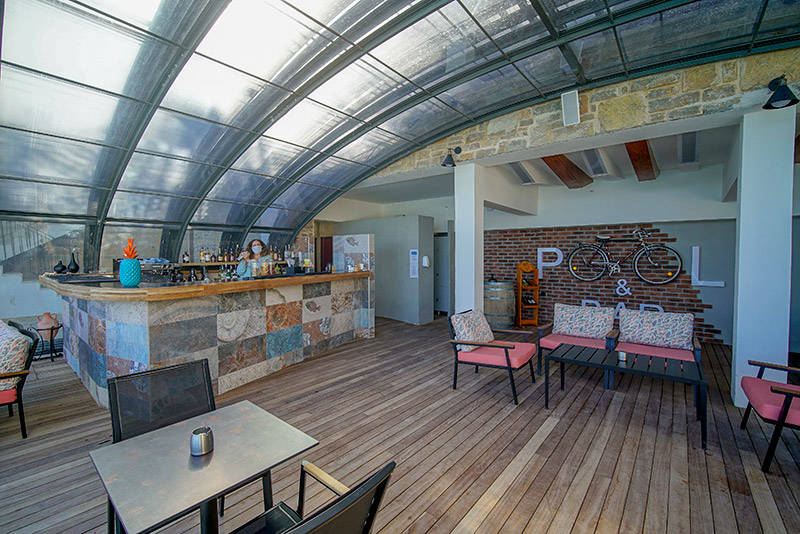 Kylix Pool Bar